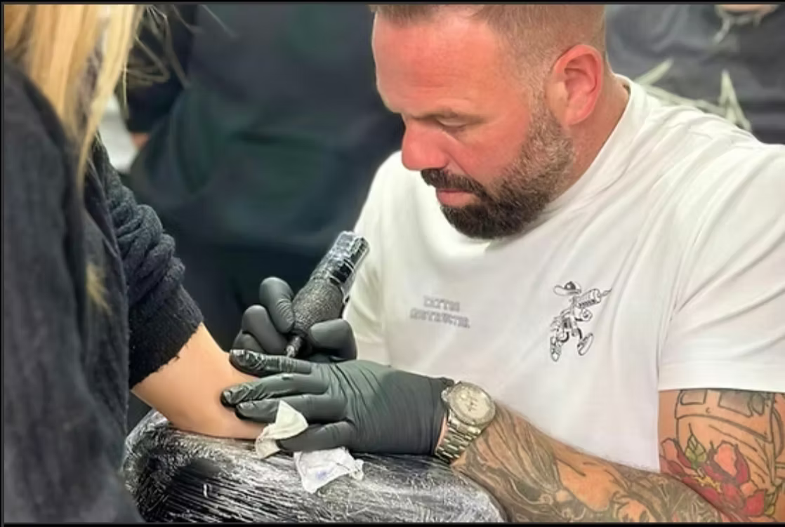 How much do tattoo artists make ? What can you expect from a career as a tattoo artist